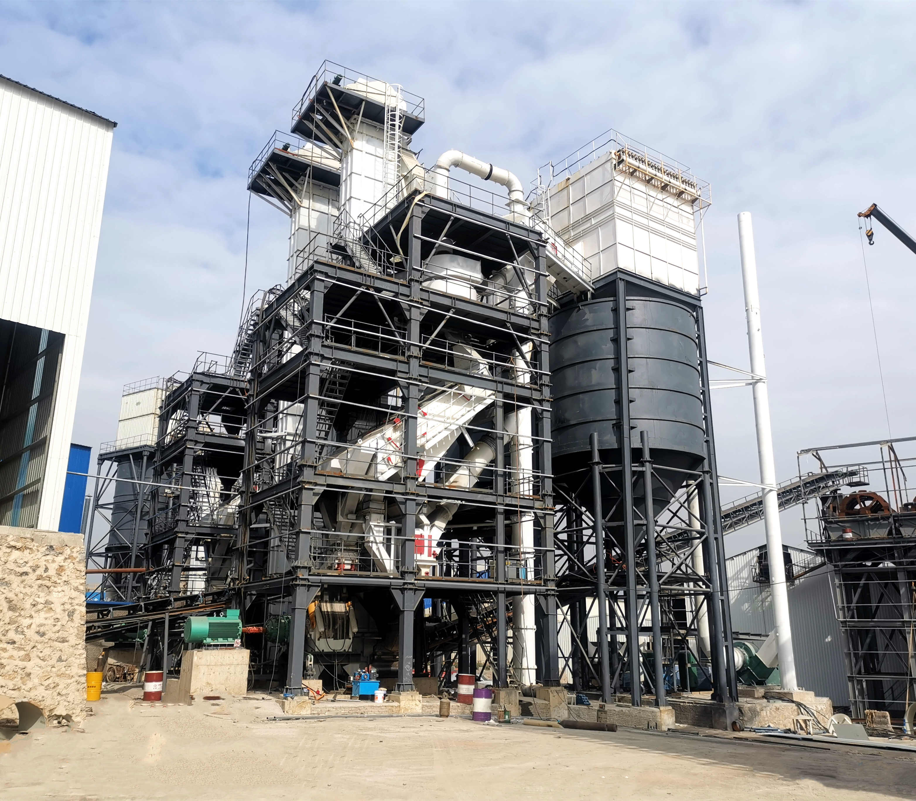 塔樓式制砂生產(chǎn)線(xiàn)（制砂樓），實(shí)現(xiàn)生產(chǎn)空間的最大化利用