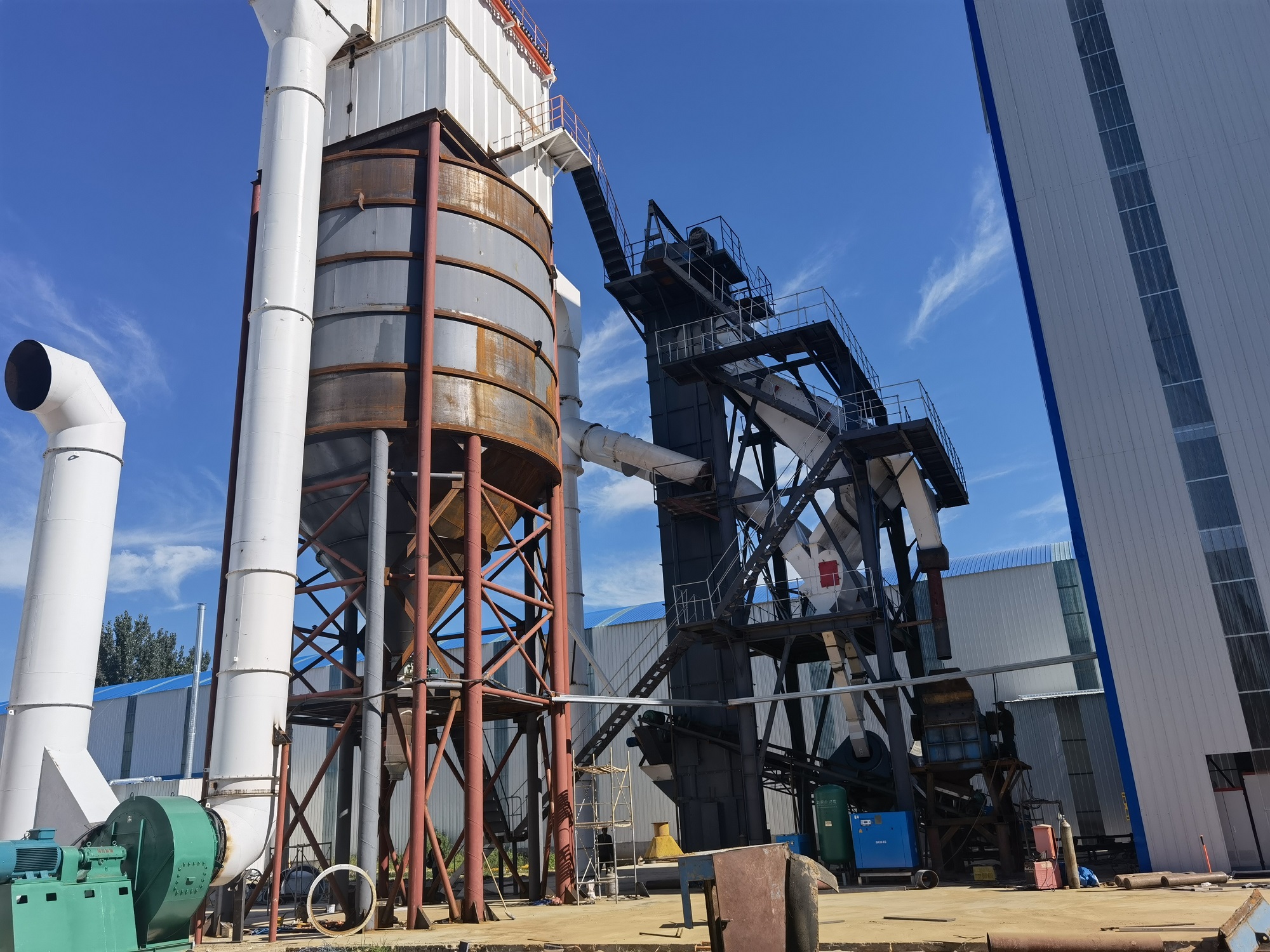 機制砂如何生產(chǎn)？干法和濕法制砂有什么區(qū)別？