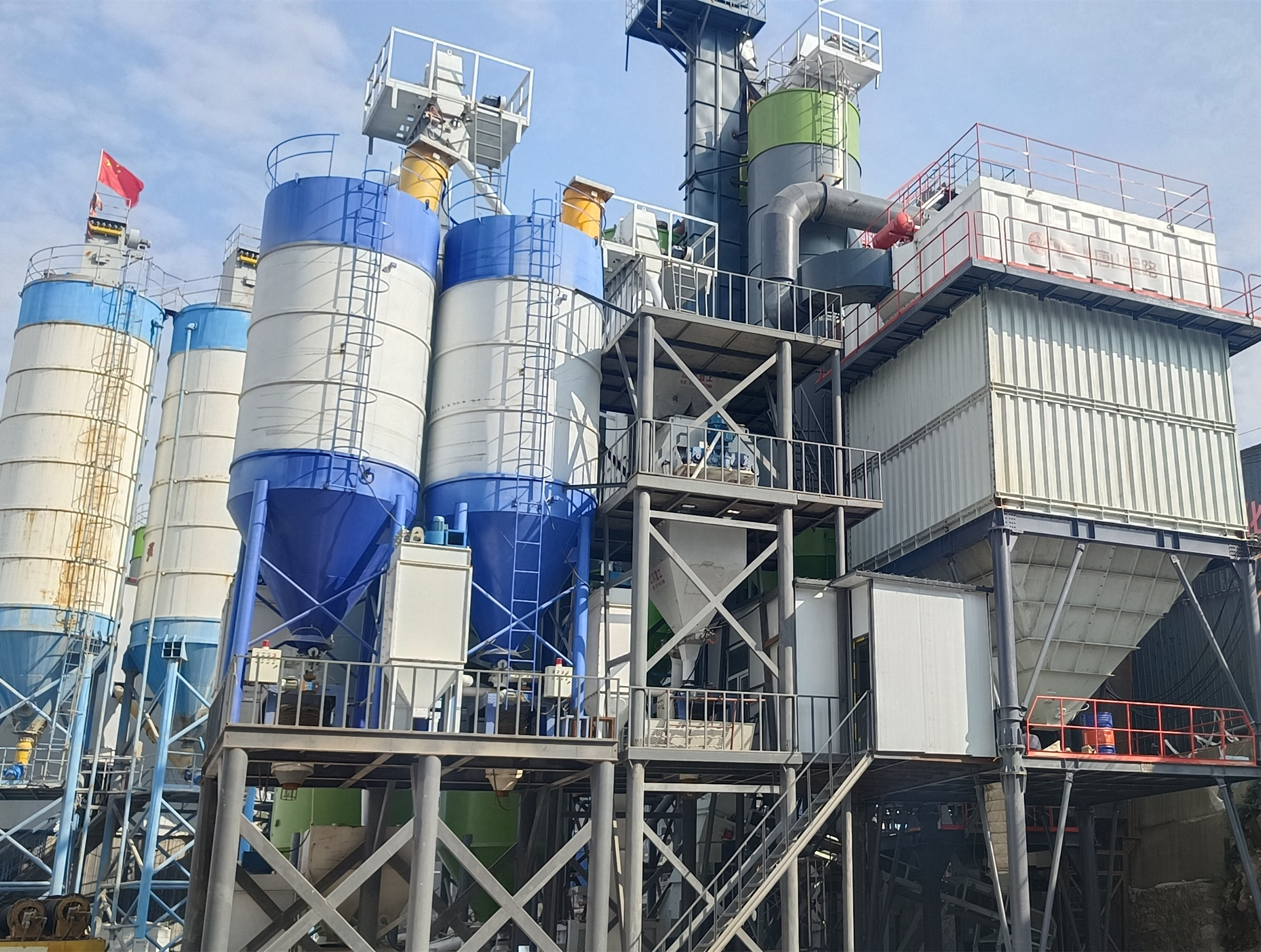 機(jī)制砂成建筑用砂主要來源，唐山金路制砂樓提供高標(biāo)準(zhǔn)機(jī)制砂生產(chǎn)設(shè)備